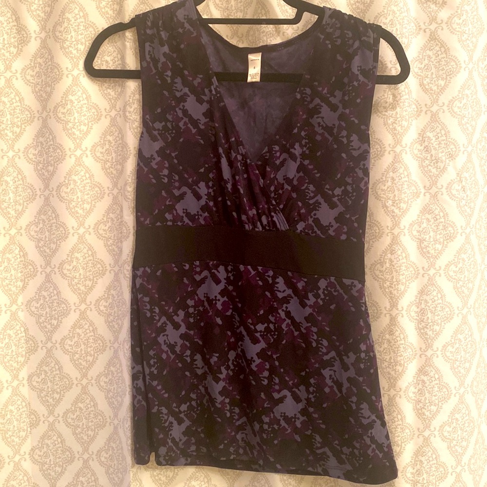 Sleeveless blouse size small